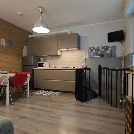 Appartamento Aleph With Private Parking, Next Train Station Como Exterior foto