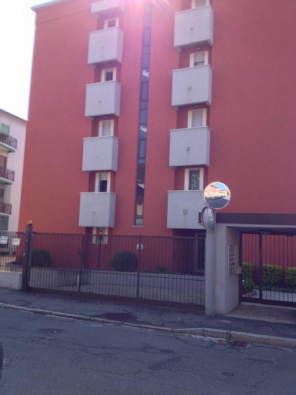 Appartamento Aleph With Private Parking, Next Train Station Como Exterior foto